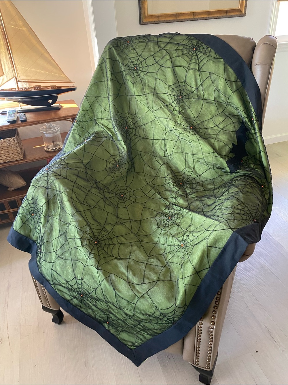 Halloween Green Spiderweb Throw with Black Border - Decorative Cozy Blanket